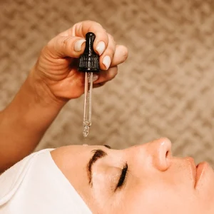 izaskun aplicando la experiencia naturvise spa premium a una clienta